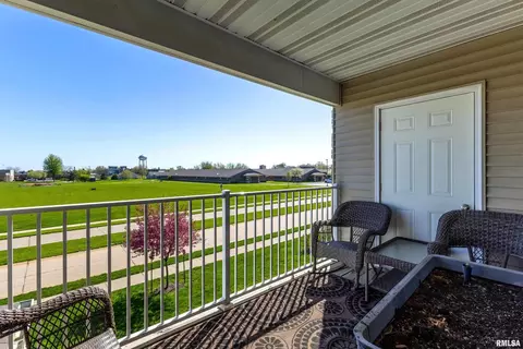 320 E Franklin St #204, Eldridge, IA 52748 photo 5