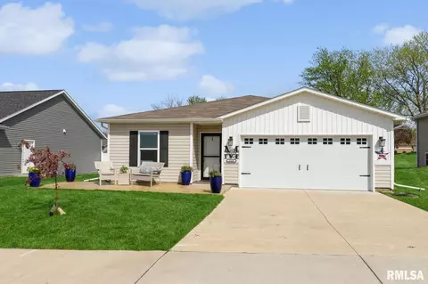 214 14th Ave, Dewitt, IA 52742