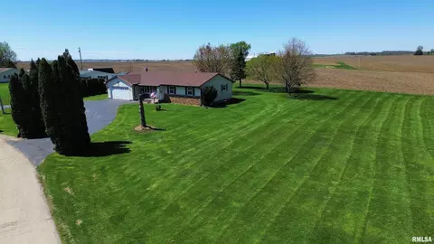 3 Geneva St, Mount Carroll, IL 61053