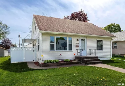 2823 Bellevue Ave, Bettendorf, IA 52722