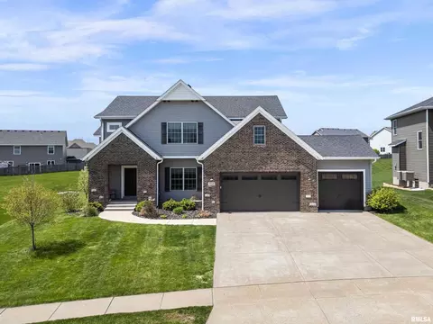 5760 Texas Dr, Bettendorf, IA 52722