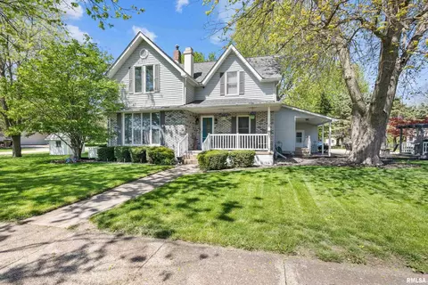 204 NE 7th St, Galva, IL 61434