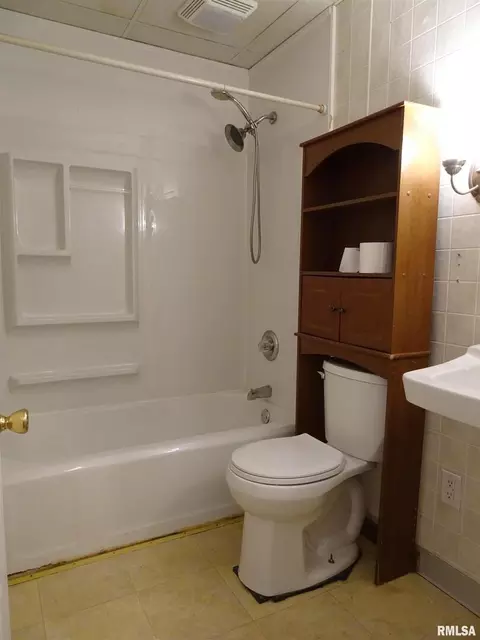 2525 6th Ave, Moline, IL 61265 photo 3