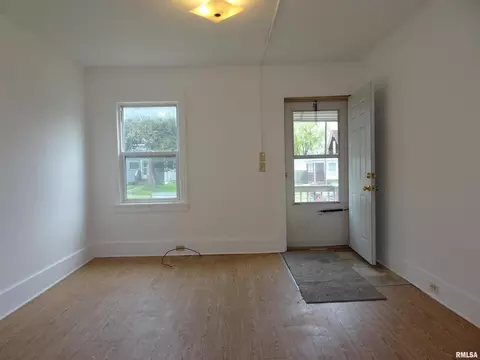 418 39th St, Moline, IL 61265 photo 2