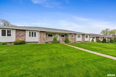 4608 9th St #2, East Moline, IL 61244