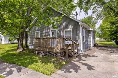 709 W Midway St, West Frankfort, IL 62896