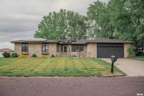 206 Birch St, Ursa, IL 62376