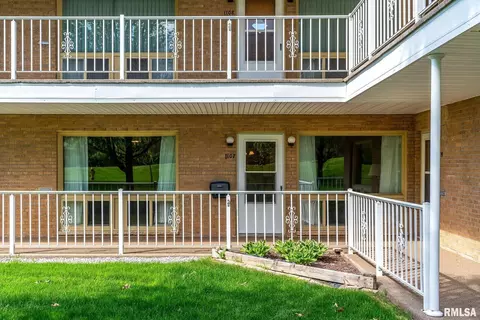 1104 Kimberly Rd #1107, Bettendorf, IA 52722
