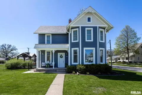 134 N 4th St, Eldridge, IA 52748