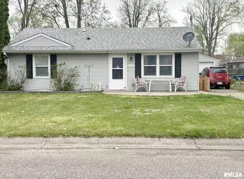 3102 W 68th St, Davenport, IA 52806