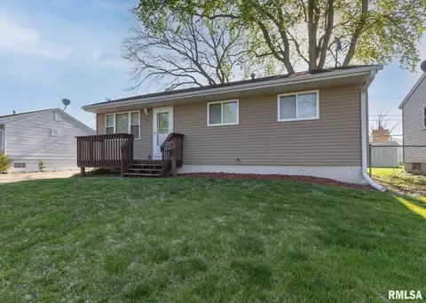4034 9 12 St, East Moline, IL 61244