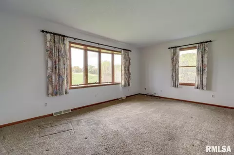 11809 Loron Rd, Morrison, IL 61270 photo 5