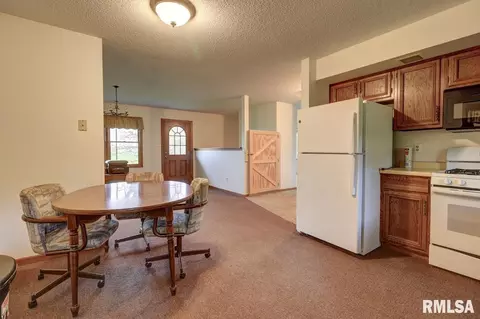 11809 Loron Rd, Morrison, IL 61270 photo 2