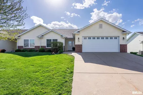 5714 Castlewood Dr, Bettendorf, IA 52722