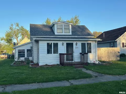 2831 Pershing Blvd, Clinton, IA 52732