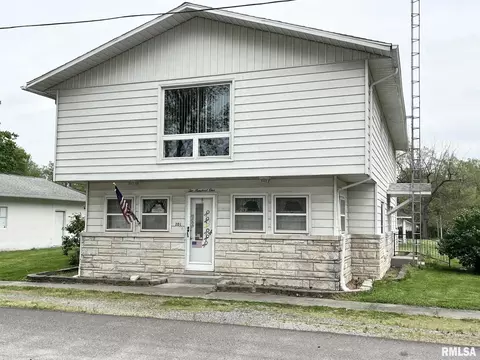 201 E Board St, Elkville, IL 62932