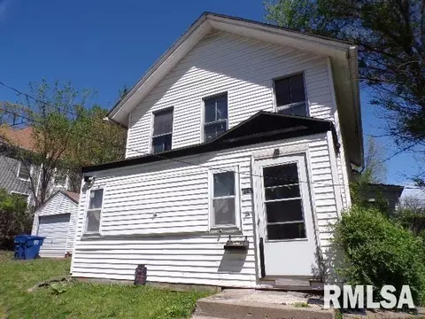 1111 Gaines St, Davenport, IA 52804
