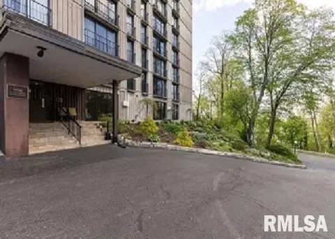 1800 7th St #3C, East Moline, IL 61244