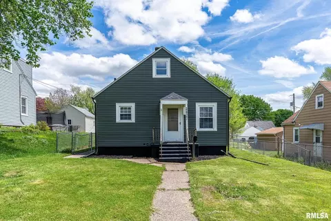 3427 Fillmore Ln, Davenport, IA 52806