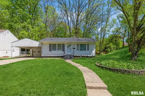 1909 Jersey Ridge Rd, Davenport, IA 52803