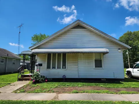 1009 N 11th St, Herrin, IL 62948