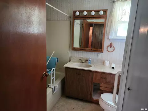 1009 N 11th St, Herrin, IL 62948 photo 14