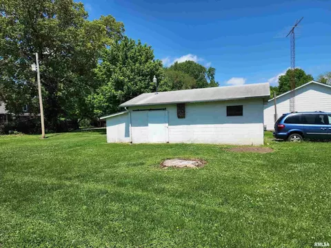 1009 N 11th St, Herrin, IL 62948 photo 3