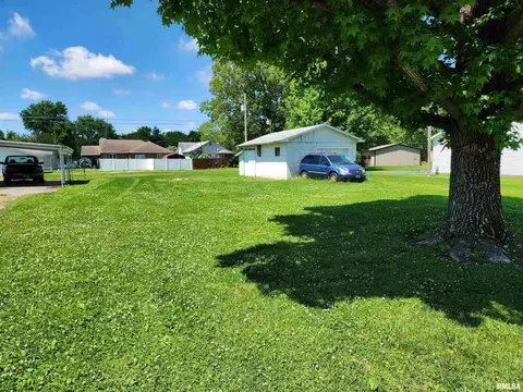 1009 N 11th St, Herrin, IL 62948 photo 2