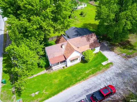 1401 Trout Ave, Johnston City, IL 62951