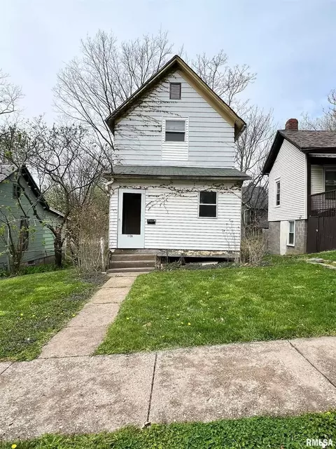 1128 Farnam St, Davenport, IA 52803