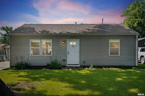 2011 W 69th St, Davenport, IA 52806