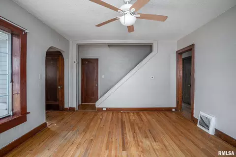 1901 30th St, Moline, IL 61265 photo 6