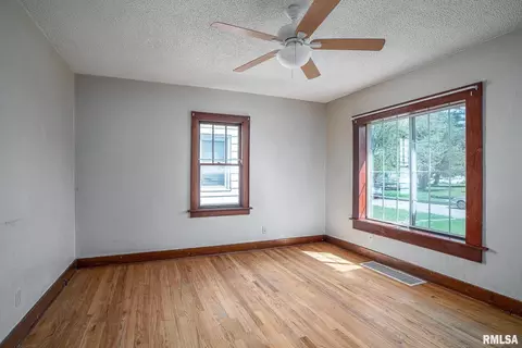 1901 30th St, Moline, IL 61265 photo 5