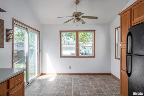 1901 30th St, Moline, IL 61265 photo 3