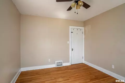 1901 30th St, Moline, IL 61265 photo 8
