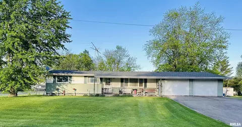 521 N 6th St, Wyoming, IL 61491