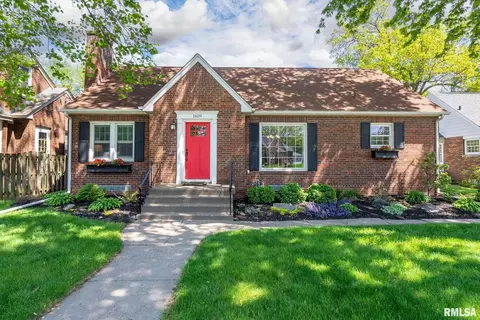 1609 Eastmere Dr, Davenport, IA 52803