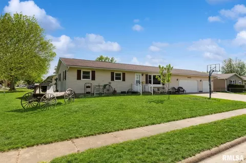 1005 15th Pl, Camanche, IA 52730
