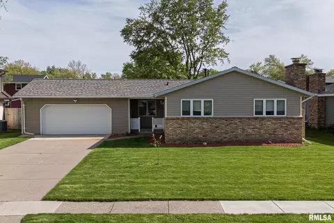 2135 W 31st St, Davenport, IA 52804