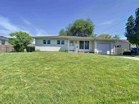 3150 W 3rd St, Davenport, IA 52804