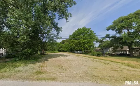 111 7th St, Colona, IL 61241