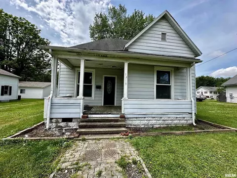 1913 Illinois Ave, Eldorado, IL 62930