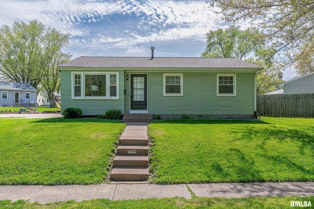 2316 Crescent Ave, Davenport, IA 52804