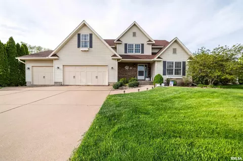 2710 E 58th St, Davenport, IA 52807