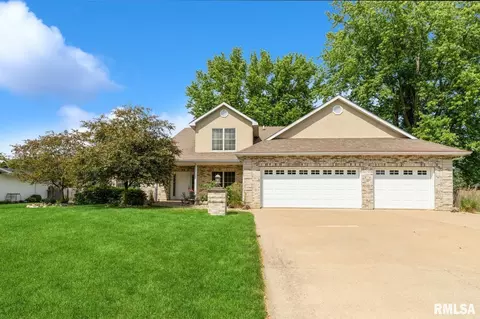 317 Circle Dr, Riverdale, IA 52722