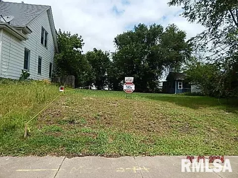 1608 W 16th St, Davenport, IA 52804