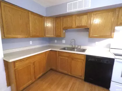 339 15th St, Silvis, IL 61282 photo 6