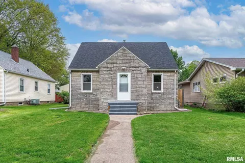 207 W 31st St, Davenport, IA 52803