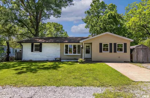 409 S 5th St, Elkville, IL 62932