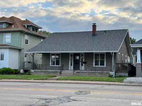 2105 16th St, Moline, IL 61265
